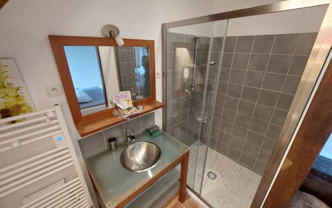 Le Pigeonnier: Sol, Luminaire Plomberie, Sol, Bois, Lavabo, Design Intérieur, Évier, Salle De Bains, Robinet, Pièce