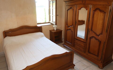 Le Mas: Meubles, Bâtiment, Fenêtre, Cabinetry, Confort, Bois, Design Intérieur, Cadre De Lit, Sol, Sol