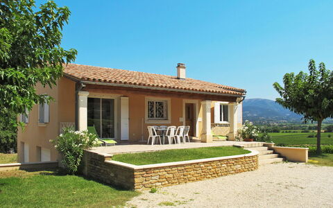 Les Lilas Blancs: Ciel, Plante, Bâtiment, Propriété, Fenêtre, Porte, Arbre, Maison, Ombre, Lot Terre
