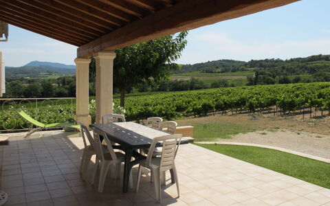 Les Lilas Blancs: Plante, Propriété, Ciel, Ombre, Bois, Table, Herbe, Arbre, Nuage, Porche