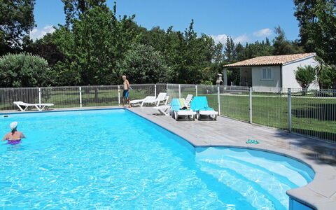 Ghisonaccia 615: Piscine, Loisir, Propriété, Centre De Loisirs, Immobilier, Vacances, Maison, Herbe, Ville Resort, Bâtiment