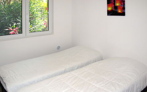 Ghisonaccia 615: Chambre, Lit, Meubles, Pièce, Propriété, Drap De Lit, Matelas, Cadre De Lit, Sol, Literie