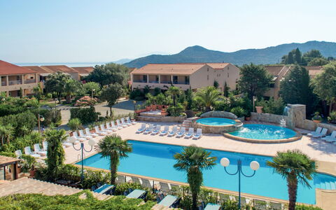 L'Ile Rousse 604: Piscine, Recours, Propriété, Bâtiment, Immobilier, Ville Resort, Zone Résidentielle, Vacances, Hôtel, Eco Hôtel