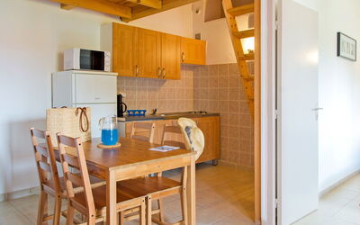 Club Benista T2 604.1: Pièce, Propriété, Meubles, Design Intérieur, Maison, Bâtiment, Cuisine, Plafond, Salle À Manger, Sol