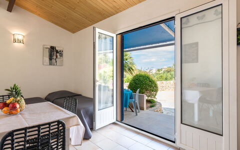 San Antoine: Meubles, Bâtiment, Plante, Bois, Ombre, Confort, Design Intérieur, Sol, Sol