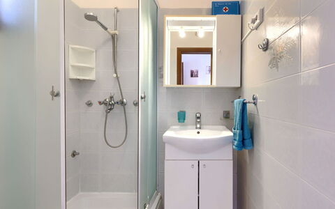 Elvi: Robinet, Miroir, Luminaire Plomberie, Propriété, Évier, Lavabo, Armoire De Toilette, Salle De Bains, Violet, Design Intérieur