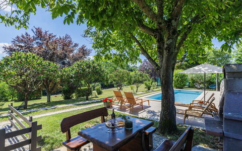 Tomazin: Arbuste, Jardin, Ombre, Aménagement Paysager, Pelouse, Cour, Arrière-Cour, Biens, Eco Hôtel, Mobilier De Jardin