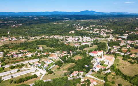 Tomazin: Ciel, Nuage, Plante, Fleur, Écorégion, Paysage Naturel, Arbre, Lot Terre, Agriculture, Plaine