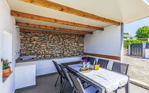 Prenc: Maison, Zone Résidentielle, Domicile, Toit, Composite, Biens, Chalet, Ombre, Piscine, Villa