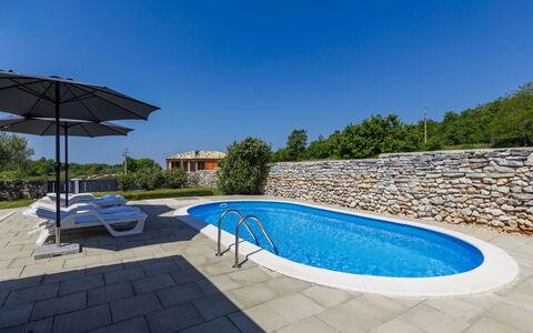 Prenc: Maison, Zone Résidentielle, Domicile, Toit, Composite, Biens, Chalet, Ombre, Piscine, Villa