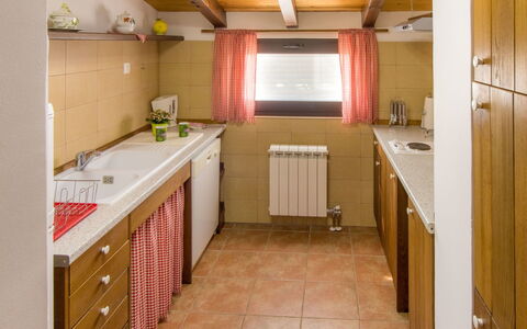 Danica: Cabinetry, Meubles, Comptoir, Bois, Design Intérieur, Bâtiment, Sol, Cuisine, Sol, Fenêtre