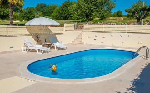 Medica: Piscine, Propriété, Loisir, L'Eau, Balancelle, Immobilier, Vacances, Maison, Arrière-Cour, Centre De Loisirs