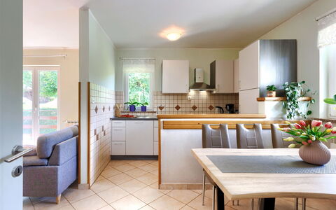 Carlo: Cabinetry, Table, Meubles, Comptoir, Plante, Plante D'Appartement, Évier, Bleu Azur, Cuisine, Evier
