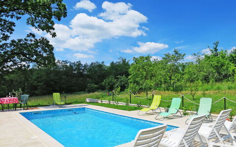 Sonja: L'Eau, Ciel, Nuage, Plante, Propriété, Bleu, Piscine, Vert, Bleu Azur, Chaise