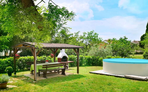 Sara: La Nature, Propriété, Maison, Herbe, Ciel, Arrière-Cour, Arbre, Immobilier, Botanique, Loisir