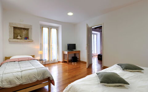 Erika: Meubles, Propriété, Bâtiment, Fenêtre, Confort, Bois, Sol, Sol, Design Intérieur, Lit