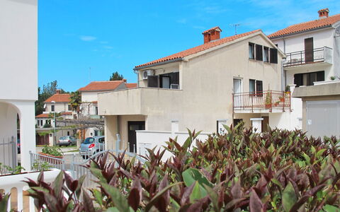 Ada: Ciel, Nuage, Bâtiment, Plante, Jour, Propriété, Fenêtre, Végétation, Arbre, Lot Terre