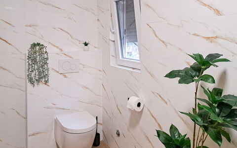 Glavica: Siège De Toilette, Luminaire Plomberie, Toilette, Sol, Sol, Design Intérieur, Salle De Bains, Plomberie, Tuile, Céramique