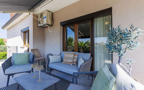 Sara: Maison, Zone Résidentielle, Domicile, Toit, Composite, Biens, Chalet, Ombre, Piscine, Villa
