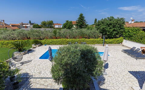 Sara: Maison, Zone Résidentielle, Domicile, Toit, Composite, Biens, Chalet, Ombre, Piscine, Villa