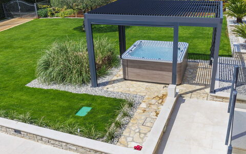 Sara: Plante, Vert, Lot Terre, Mobilier De Jardin, Herbe, Design Urbain, Arbre, Rectangle, Ombre, Paysage