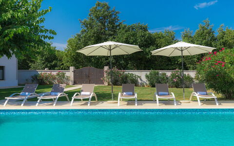 Tijan: Propriété, Piscine, Recours, Immobilier, Vacances, Loisir, Parapluie, Bâtiment, Maison, Villa