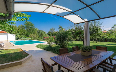 Tijan: Plante, Table, Meubles, Bâtiment, Ombre, Éclairage, Design Intérieur, Architecture, Ciel, Mobilier De Jardin