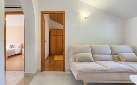 Tijan: Pièce, Propriété, Meubles, Design Intérieur, Sol, Bâtiment, Mur, Plafond, Immobilier, Maison