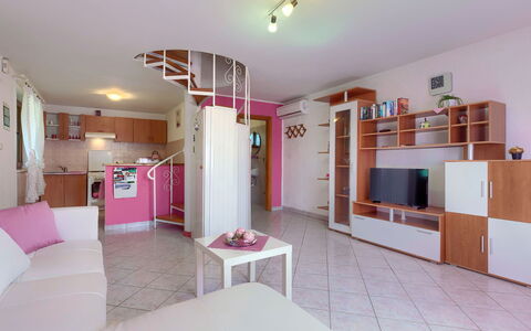 Nikolina: Meubles, Propriété, Télévision, Cabinetry, Design Intérieur, Bibliothèque, Sol, Salon, Décoration, Canapé