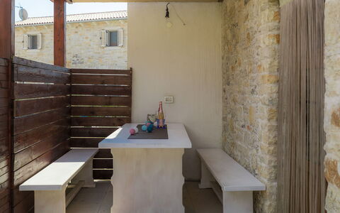 Paula: Propriété, Pièce, Mur, Bâtiment, Design Intérieur, Meubles, Architecture, Maison, Sol, Table