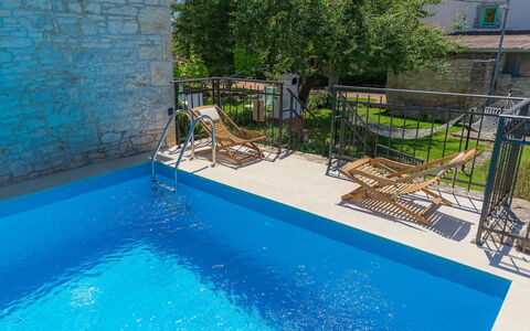 Toni: L'Eau, Plante, Piscine, Bleu, Rectangle, Bâtiment, Plan D'Eau, Arbre, Loisir