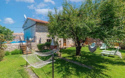 Toni: Nuage, Plante, Ciel, Bâtiment, Paysage Naturel, Arbre, Maison, Lot Terre, Loisir, Herbe