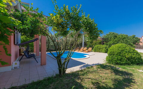 Cherry: Ciel, Plante, La Nature, Bâtiment, Bleu Azur, Ombre, Lot Terre, Zone Résidentielle, Design Urbain, Quartier