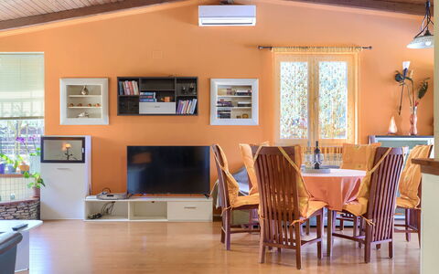 Cherry: Meubles, Propriété, Table, Fenêtre, Cadre, Bois, Chaise, Éclairage, Design Intérieur, Architecture