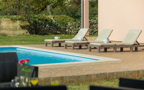 Vita: Piscine, Propriété, Balancelle, Mobilier De Jardin, Meubles, Loisir, Arrière-Cour, Domicile, Arbre, Conception