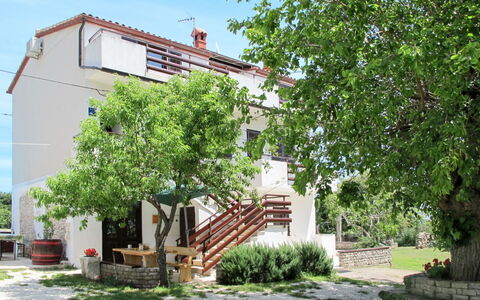 Lancin: Maison, Propriété, Architecture, Zone Résidentielle, Quartier, Bâtiment, Arbre, Immobilier, Domicile, Design Urbain