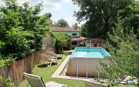 Paolici: Plante, Nuage, Propriété, Meubles, Bâtiment, Vert, Ciel, Arbre, Fenêtre, Chaise