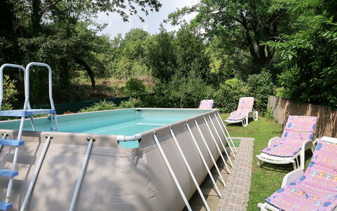 Paolici: Piscine, Propriété, Loisir, Arrière-Cour, Immobilier, Arbre, Maison, Herbe, Cour, Meubles