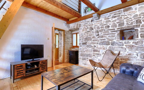 Donada: Meubles, Propriété, Bâtiment, Table, Bois, Salon, Fenêtre, Éclairage, Design Intérieur, Cadre