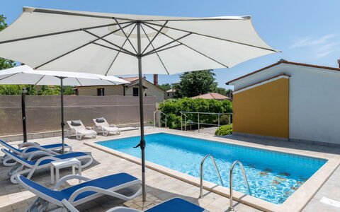 Verbanac: Piscine, Parapluie, Mobilier De Jardin, Meubles, Chaise, Recours, Composite, Ombre, Balancelle, Eco Hôtel