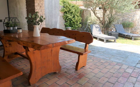 Lara: Plante, Table, Meubles, Tableau De Plein Air, Bois, Mobilier De Jardin, Bâtiment, Pot De Fleur, Plante D'Appartement, Rectangle