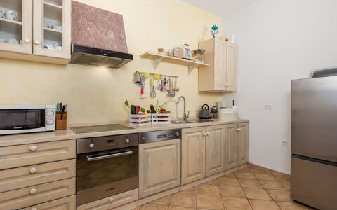 Baretuni: Comptoir, Cabinetry, Robinet, Évier, Propriété, Bâtiment, Cuisinière, Evier, Tiroir, Cuisine