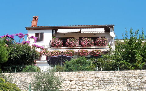 Neda: Plante, Ciel, Bâtiment, Fenêtre, Fleur, Maison, Bois, Chalet, Mur, Façade
