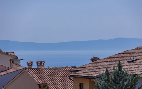 Egle: Ciel, Bleu Azur, Bâtiment, Bois, Montagne, Zone Résidentielle, Zone Rurale, Horizon, Paysage, Design Urbain