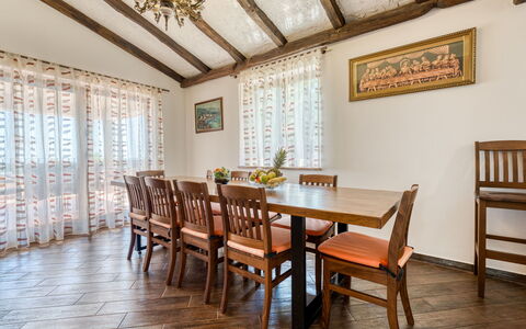 Villa Toni: Meubles, Design Intérieur, Sol, Table, Bois, Sol, Plafond, Table Cuisine Et Salle A Manger, Salle À Manger, Éclairage