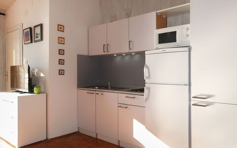 Popara: Pièce, Propriété, Cuisine, Meubles, Principaux Appliance, Cuisinière, Cabinetry, Design Intérieur, Bâtiment, Sol