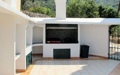 Mick: Propriété, Ombre, Arbre, Architecture, Éclairage, Design Intérieur, Ciel, Mur, Immobilier, Sol