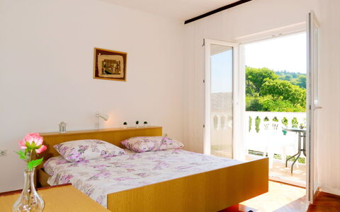 Matius: Chambre, Lit, Propriété, Meubles, Pièce, Drap De Lit, Design Intérieur, Cadre De Lit, Matelas, Bâtiment