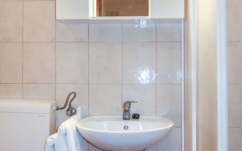 Noa: Marron, Miroir, Robinet, Évier, Propriété, Lavabo, Luminaire Plomberie, Salle De Bains, Noir