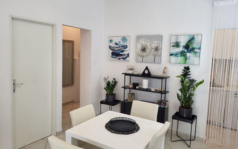 Katarina: Plante, Propriété, Meubles, Table, Pot De Fleur, Plante D'Appartement, Confort, Design Intérieur, Sol, Sol